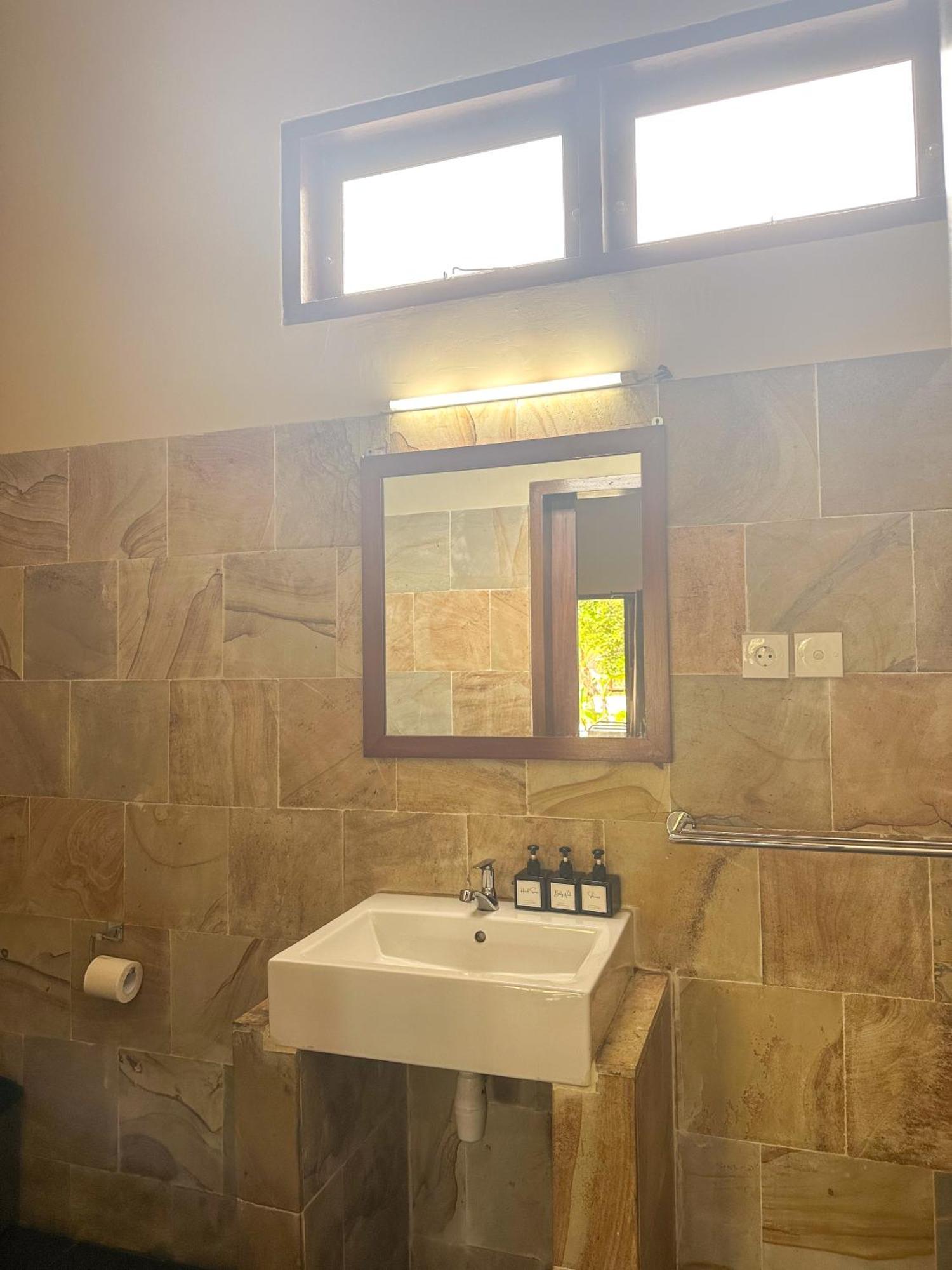 Trawangan Oasis Hotel Джили Трауанган Екстериор снимка